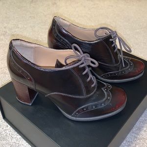 Red patent leather Oxford pumps